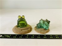 Glass and stone beach frog statues