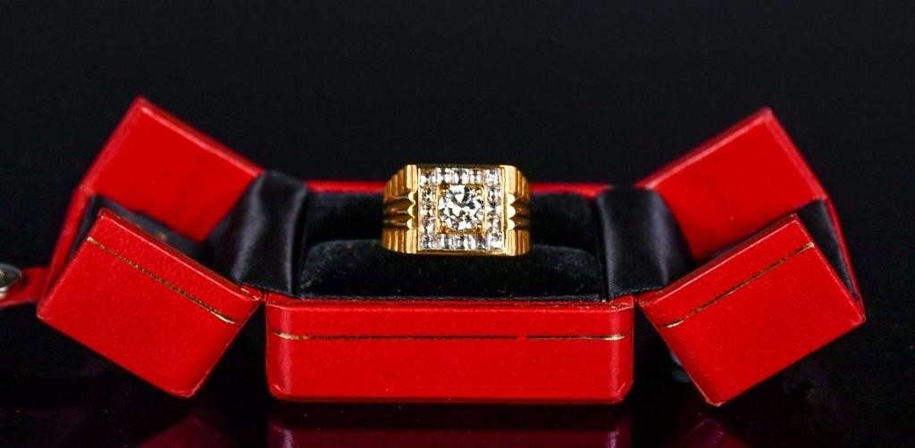 A Men's Diamond Frame 18K Gold Ribbed Ring w/Box