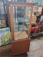 Open Front Showcase w/2 Glass Shelves & 1 S