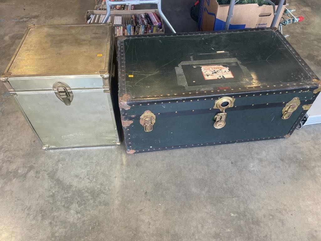 2 vintage trunks