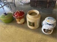 Pottery items, croftan cooking pot