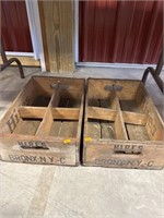 2 hires wooden crates