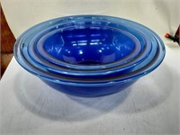 Set of 3 Pyrex blue mixing bowls