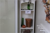 Shelf unit w/ items