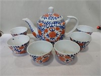 Teapot with tea cups
