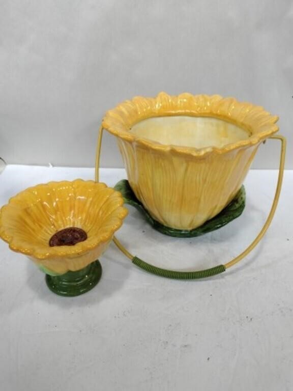 Flower pot with handle
