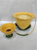 Flower pot with handle