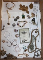 Costume jewellery lot, bracelets, brooches,