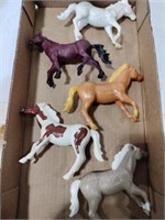 5 toy horses