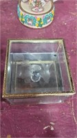 Etched glass music box 4in x 4in x 3in