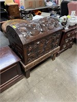 LARGE CARVED WOOD TRUNK ON PEDESTAL W CONTS NOTE
