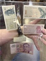 LOT OF SINGAPORE CURRENCY NOTES