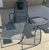 L - PATIO LOUNGE CHAIR W/ DRINK TABLE