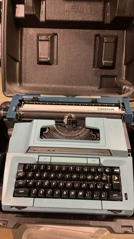 Coronet XL Smith Corona Blue Typewriter with case