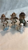 4 ceramic figurines