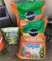 Miracle Gro Garden Soil Bags & Organic Fertilizer