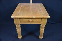 BROYHILL SINGLE DRAWER SIDE TABLE