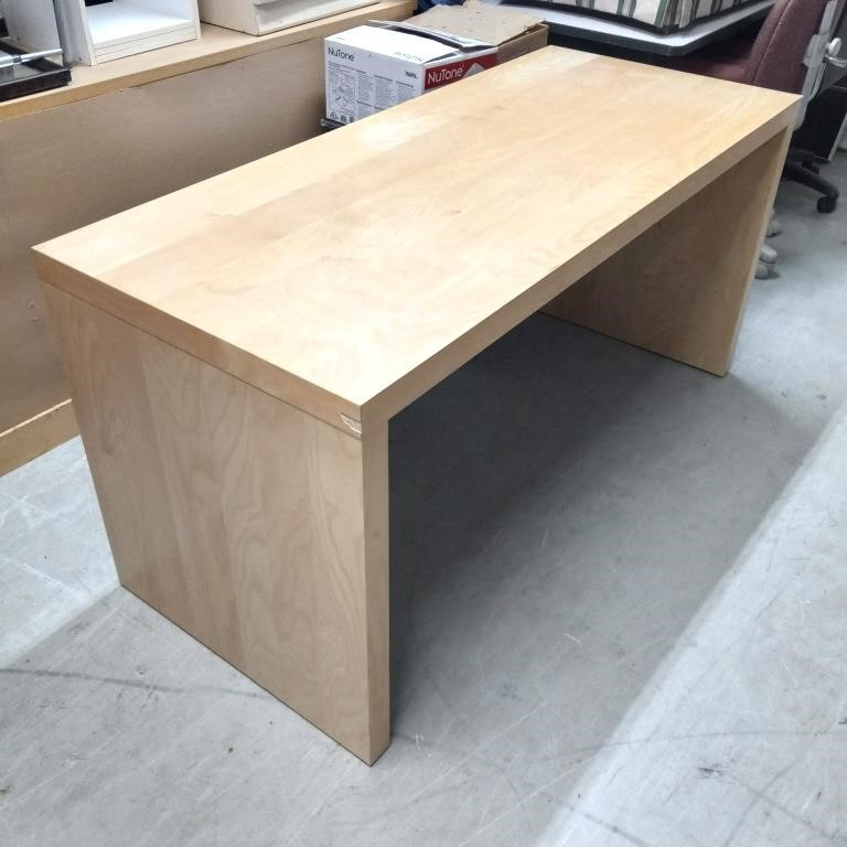 Desk light wood color