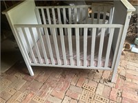 White Wood Baby bed