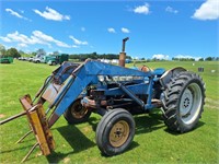Ford 4000D Tractor w/Loader & Bale Spear