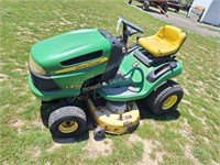 JD LA105 42" Lawn Tractor