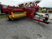 NH 570 Small Square Baler w/ NH 72 Thrower
