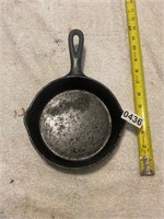 Cast Iron Skillet- Sizes in pics