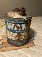 Vintage metal Wanda gas can