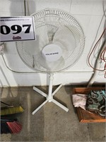 Oscillating floor fan works good