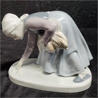 Metzler & Ortloff Figurine Wheat Gatherer