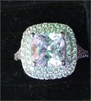 F10)Stunning high quality ring. The large stone is