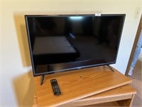 Nice Vizio 32" Flatscreen TV with Remote Works!!