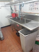 3 COMPARTMENT SINK WITH DRAINBOARD & SPRAY 87 X 25