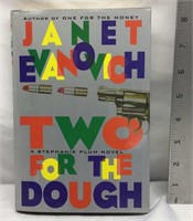 F10) JANET EVANOVICH, TWO FOR THE DOUGH BOOK