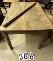 Oak table 42”X30”X25” needs repair