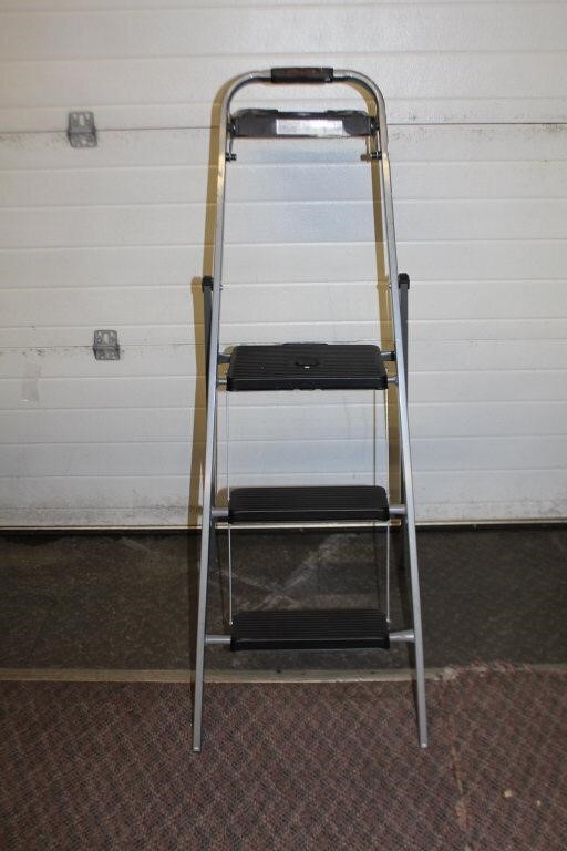 Skinny Mini 3 step with tray ladder