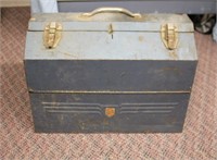 Beach metal cantilever tool box, one latch is