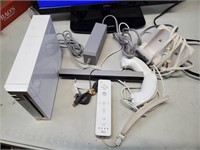 Nintendo Wii Console Bundle w/ Cords + Extras