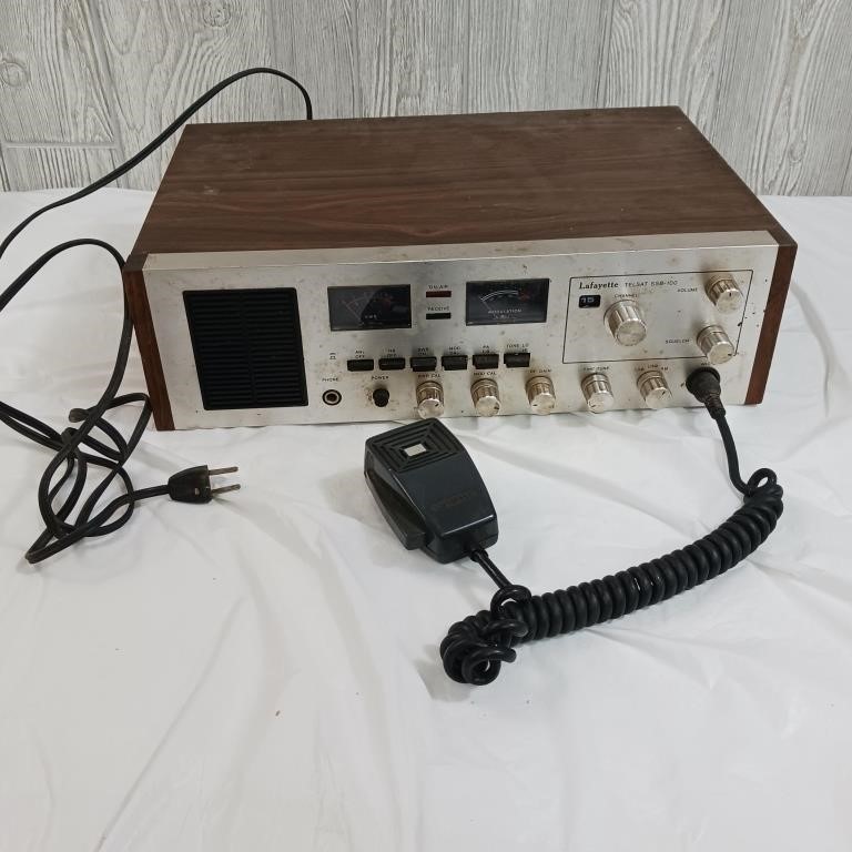 Lafayette Telsat SSB-100 CB Radio