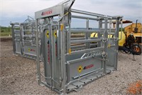 4 RIVERS RANCH SQUEEZE CHUTE NEW