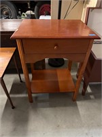 Nightstand/Table w/Drawer