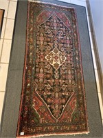 IRAN HAND WOVEN RUG WIDE OUTER BOARDER, VERY GOOD