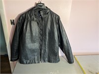 GAP LEATHER COAT SIZE LARGE APPEARS TO BE IN