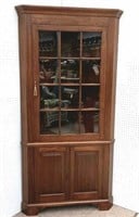 Benchmade Mahogany Chippendale Corner Cupboard