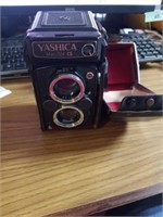 Yashica Mat124 camera could have lens issues but