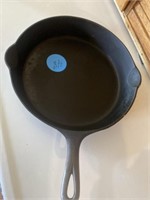 GRISWOLD 10 IN CAST IRON SKILLET