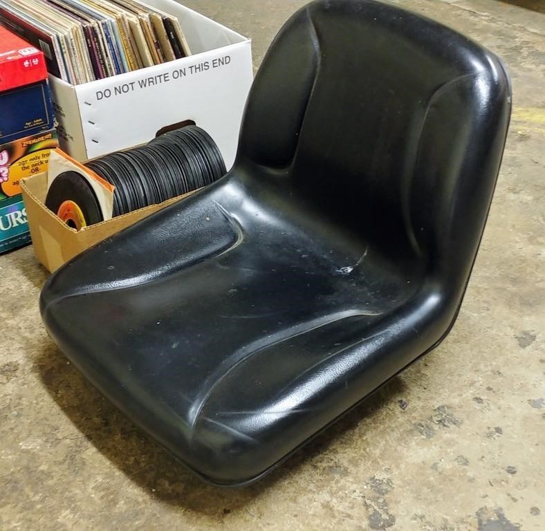 LAWN TRACTOR SEAT - EXCELLENT CONDITION