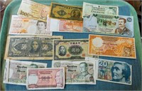 LOT OF FOREIGN PAPER MONEY / CURRENCY