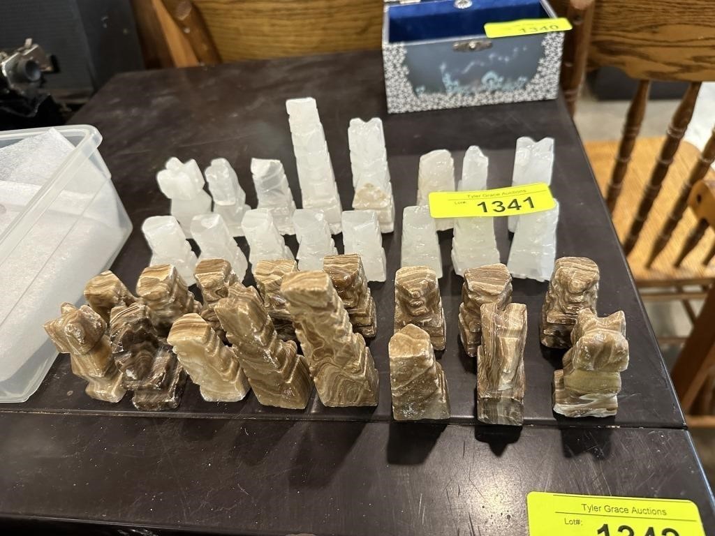 ONYX CHESS PIECES (MEXICAN)