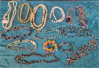 11 - MIXED LOT OF COSTUME JEWELRY (A166)